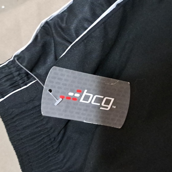 NWT woman's shorts - Picture 4 of 6